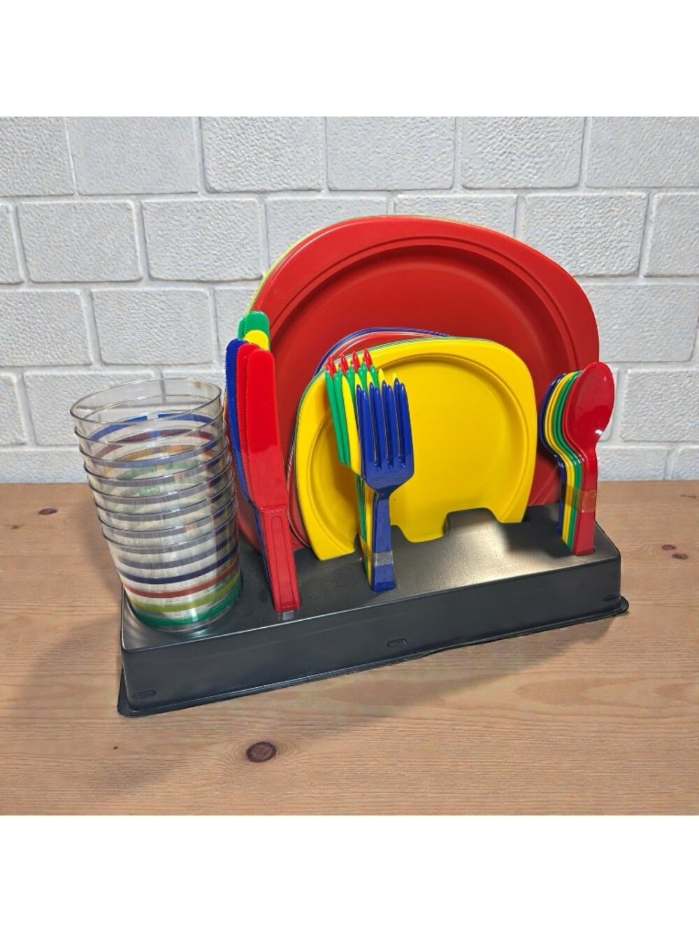 New Vintage 48 Piece Plastic Serving Set 8 Dinner & salad plates cups forks Nos
